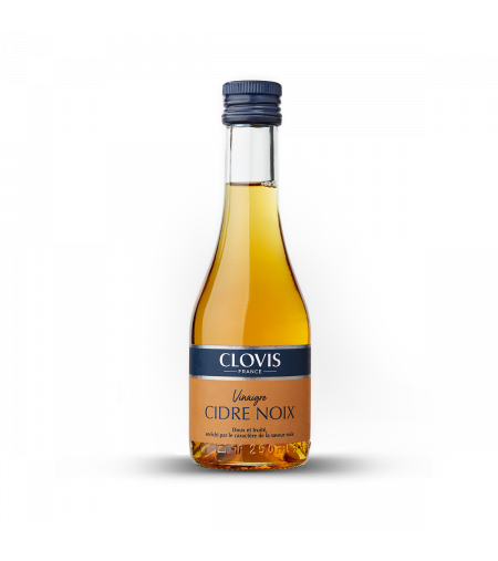 Bouteille de Vinaigre Cidre Noix, marque Clovis, format 25cl, sur fond blanc