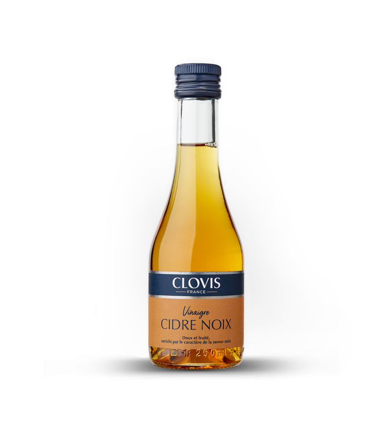 Bouteille de Vinaigre Cidre Noix, marque Clovis, format 25cl, sur fond blanc