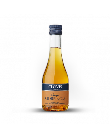 Bouteille de Vinaigre Cidre Noix, marque Clovis, format 25cl, sur fond blanc