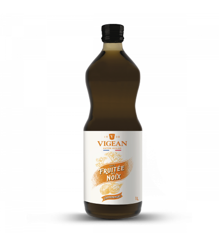 bouteille d'Huile Fruitée Noix Gastronomique, marque Vigean, format 25cl, sur fond blanc