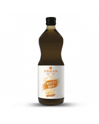bouteille d'Huile Fruitée Noix Gastronomique, marque Vigean, format 25cl, sur fond blanc
