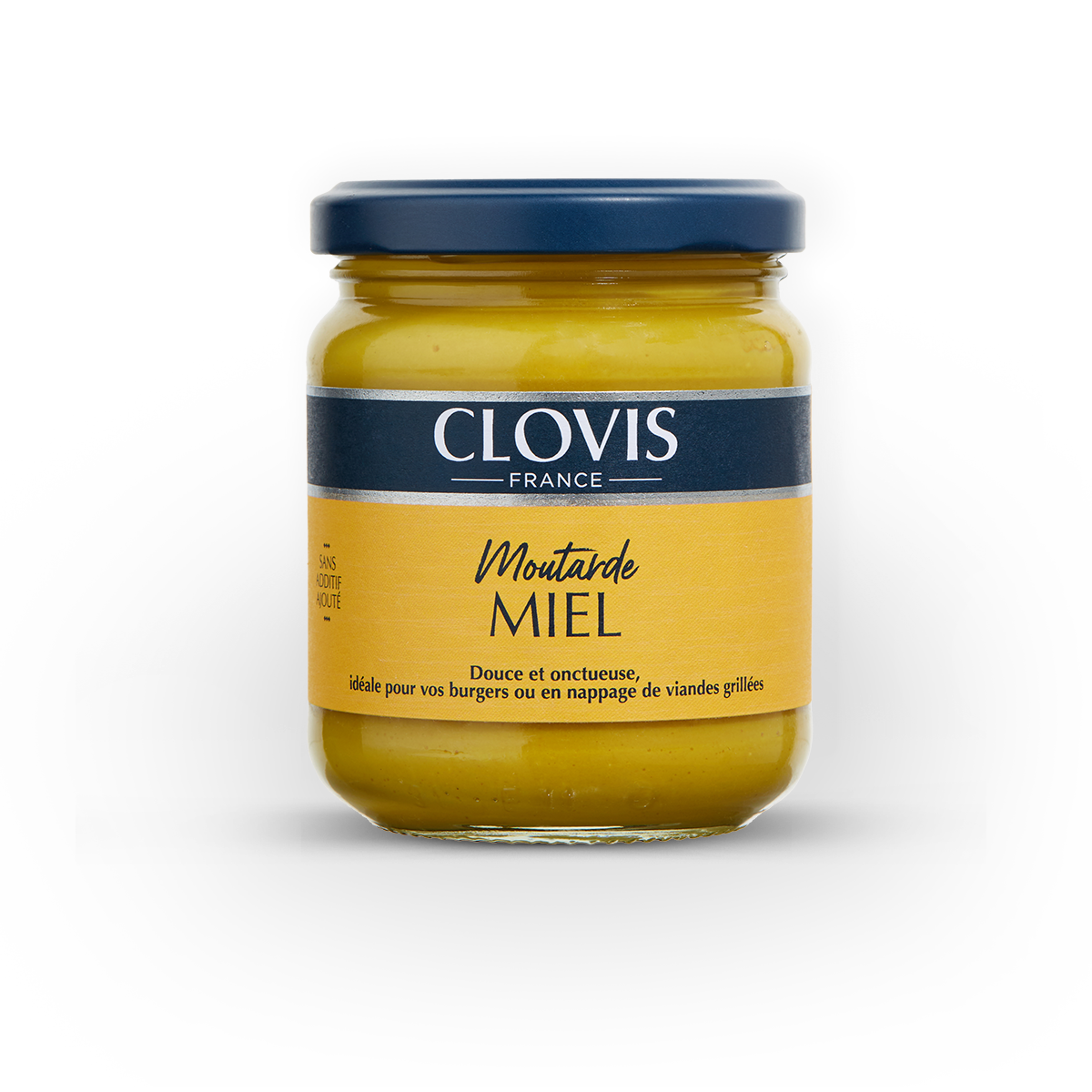 Moutarde miel au format 200g de la marque Clovis, Il y a un pot transparent qui laisse apparaître la couleur typique d’une moutarde miel, un jaune chaud qui tend vers un marron doré. Le pot a un couvercle noir, une étiquette collée au produit, sur laquelle on voit la marque Clovis France inscrite sur une bande grise en haut de l'étiquette, et sur une autre bande, de couleur jaune orangée moins foncée que la moutarde que l’on voit, on retrouve l'intitulé de la moutarde avec des informations complémentaires sur celle-ci.