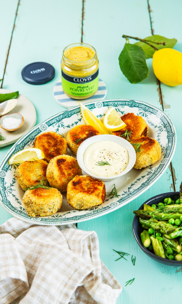 Crabe façon fish cake, sauce crémeuse à la moutarde au poivre vert